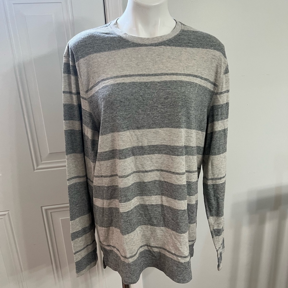 American Eagle Outfitters Gray and Cream Long Sleeve Tee